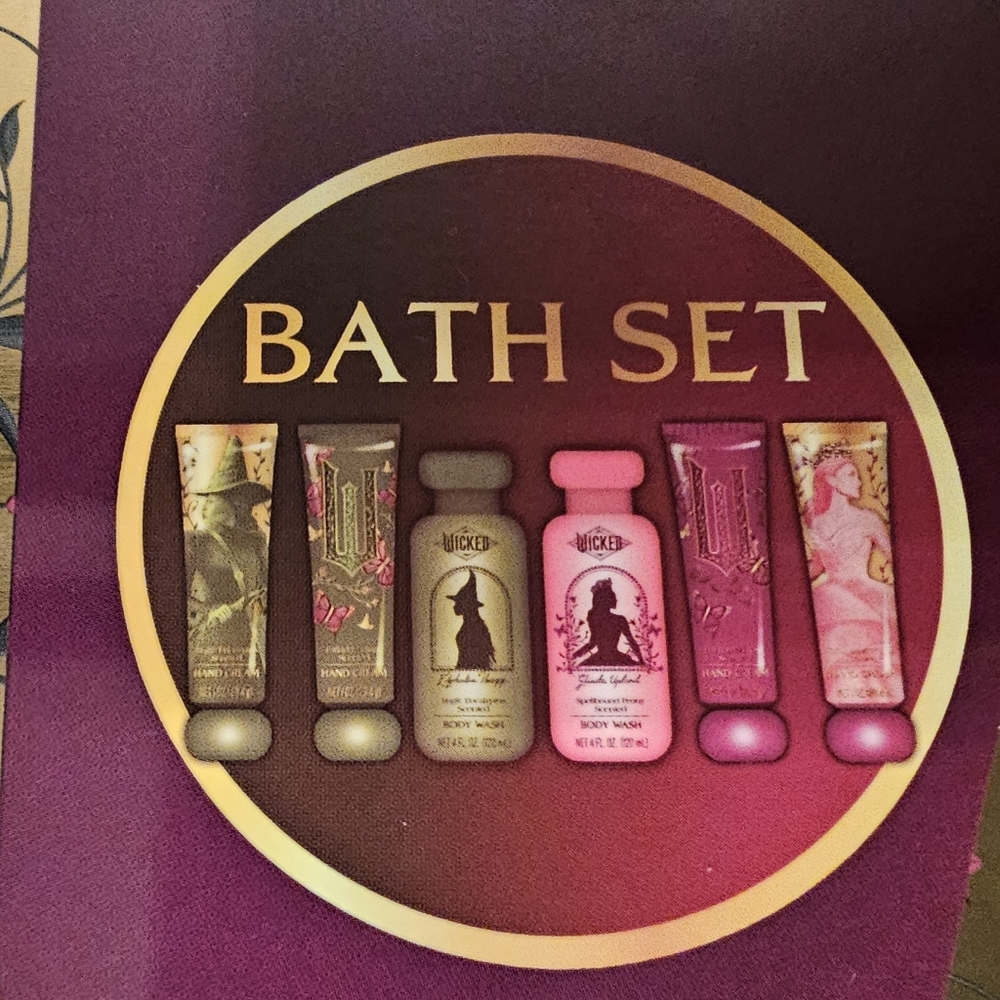 Wicked Gold and Pink Bath Set - Picture 3 of 11